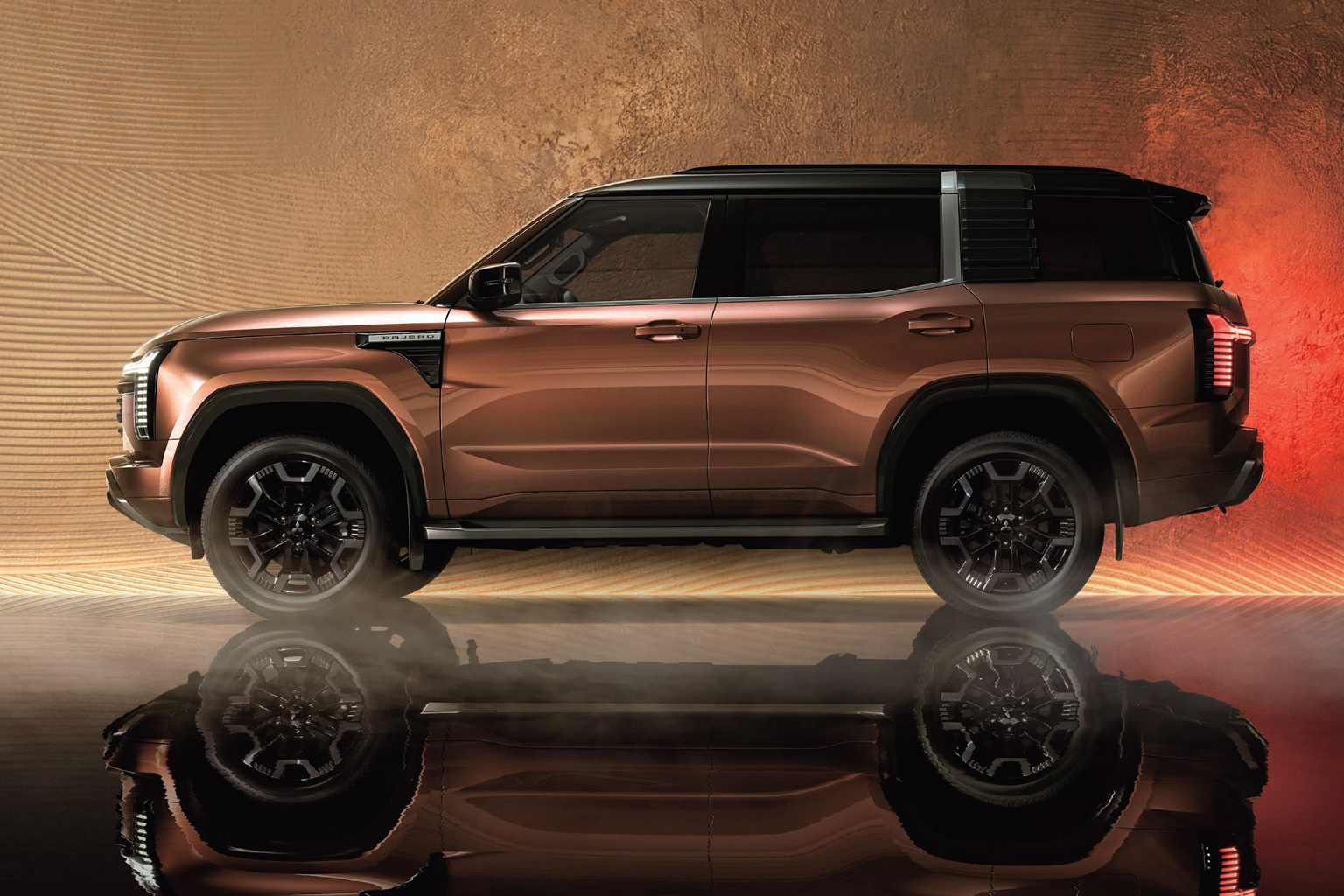 新型PAJERO サイドビュー