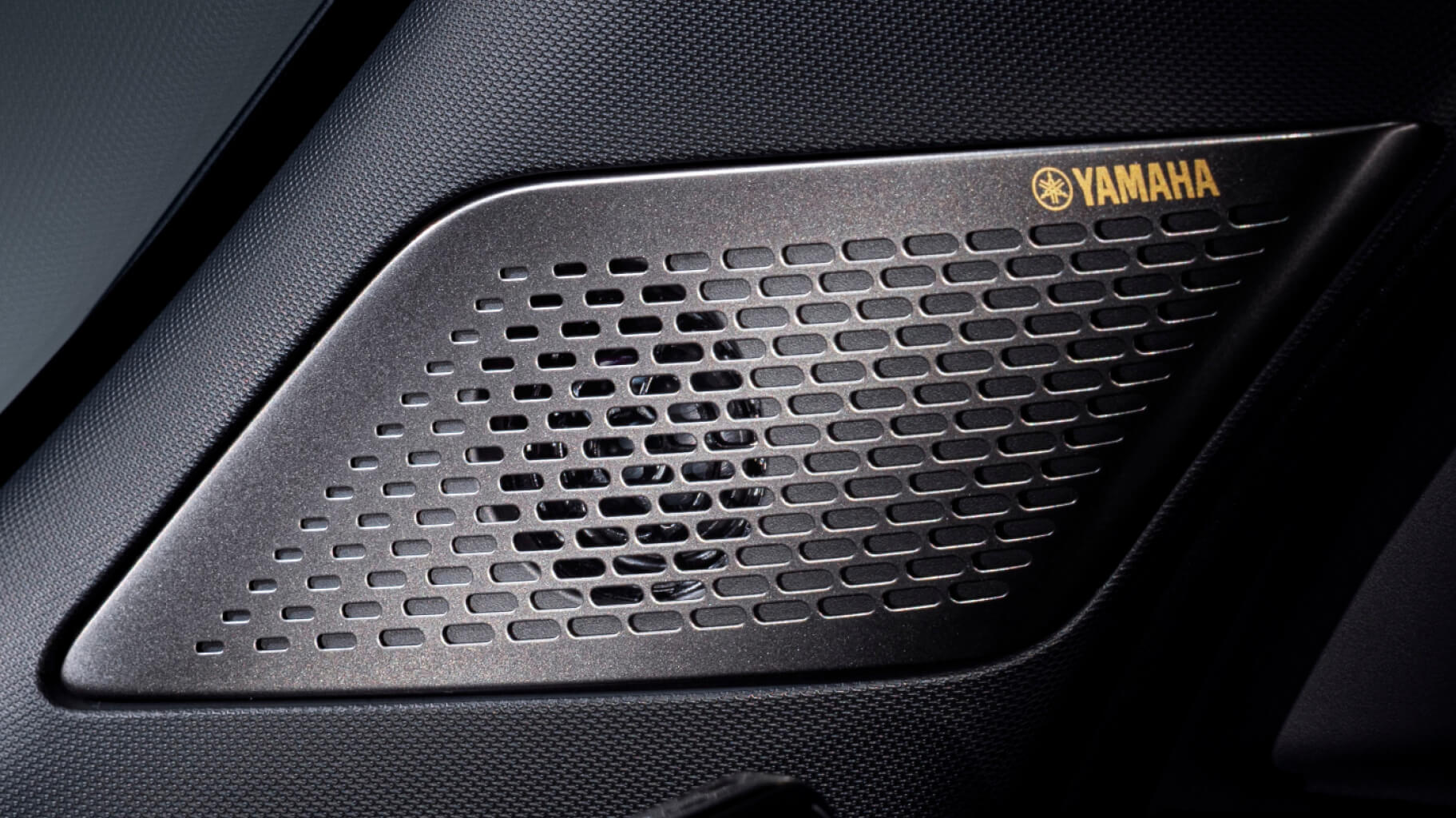 新型PAJERO Dynamic Sound Yamaha Ultimate